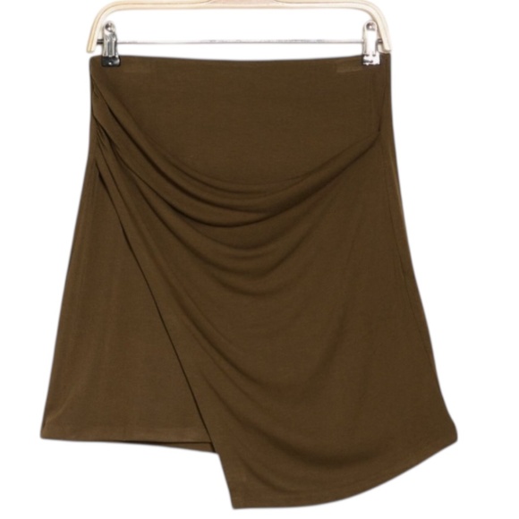 VINCE Gathered Skirt In Vine - Picture 2 of 9